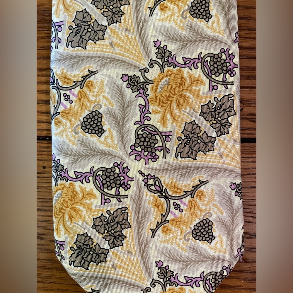 EUC LIBERTY Tie, gold/purple colors, grape vine flower pattern. - Picture 7 of 7